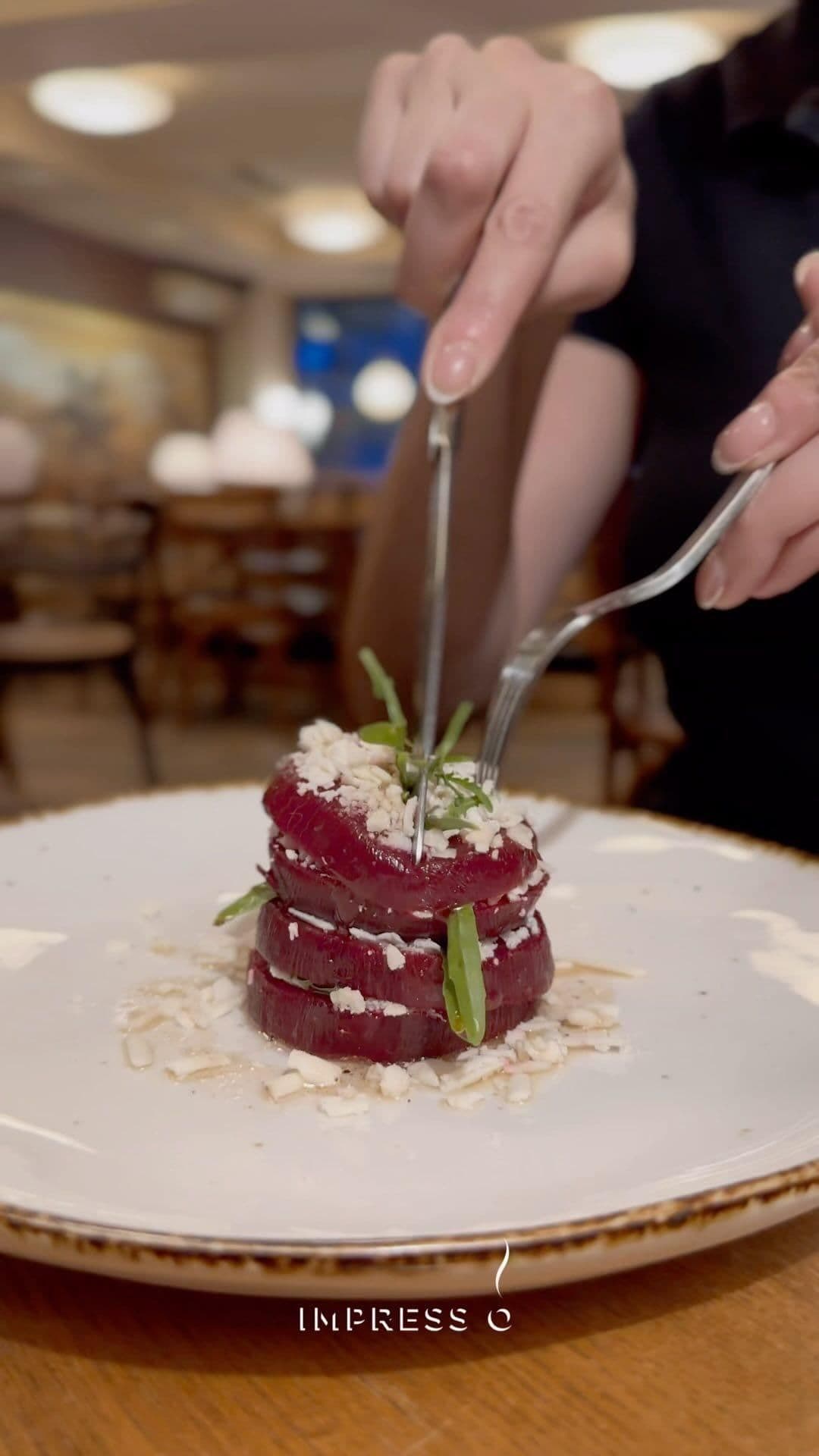 Flat white s latte art v Imprese